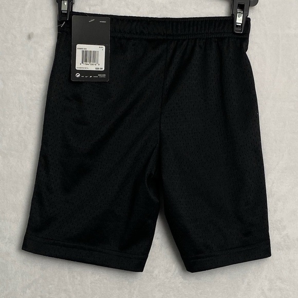NEW Nike Boys Black Athletic Mesh Shorts 7 - Picture 4 of 10